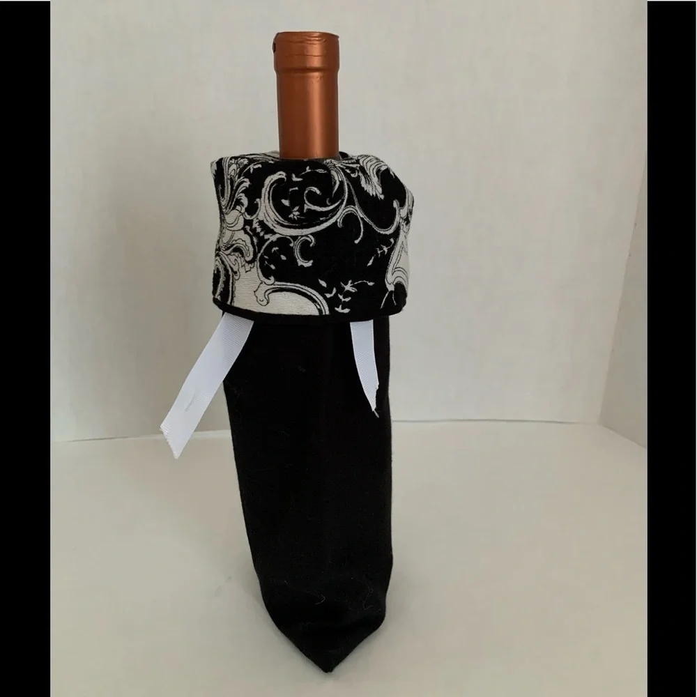 Paisley Cloth Ribbon Tied Wine Bottle Holder Tote Sleeve Black White